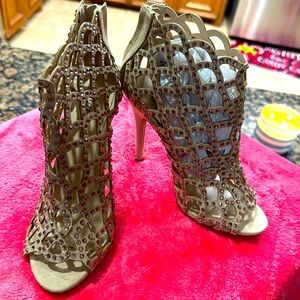 Zigisoho brand new never used size 9 stiletto style.